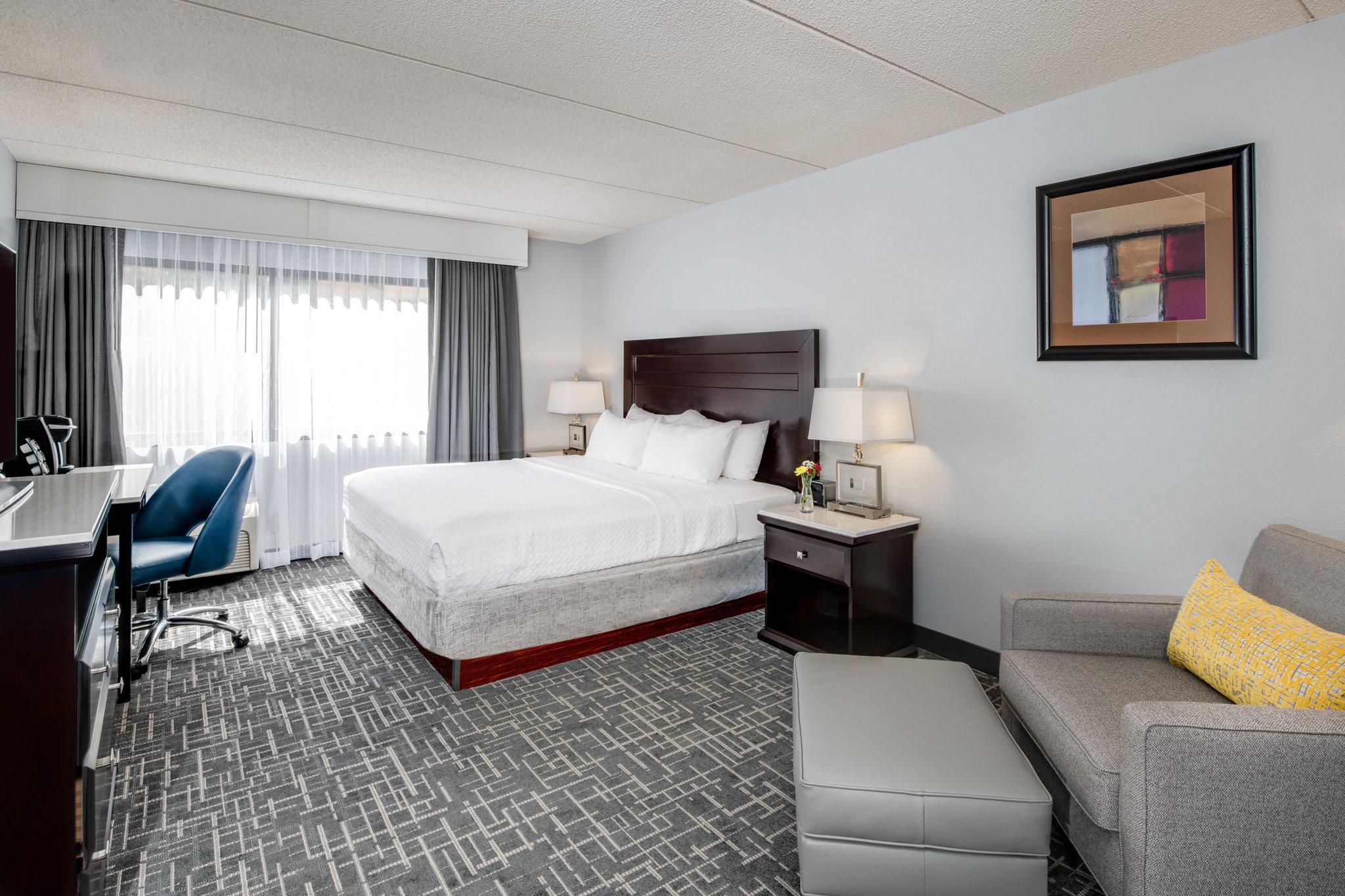 Hotel Crowne Plaza Milwaukee South By Ihg Exterior foto