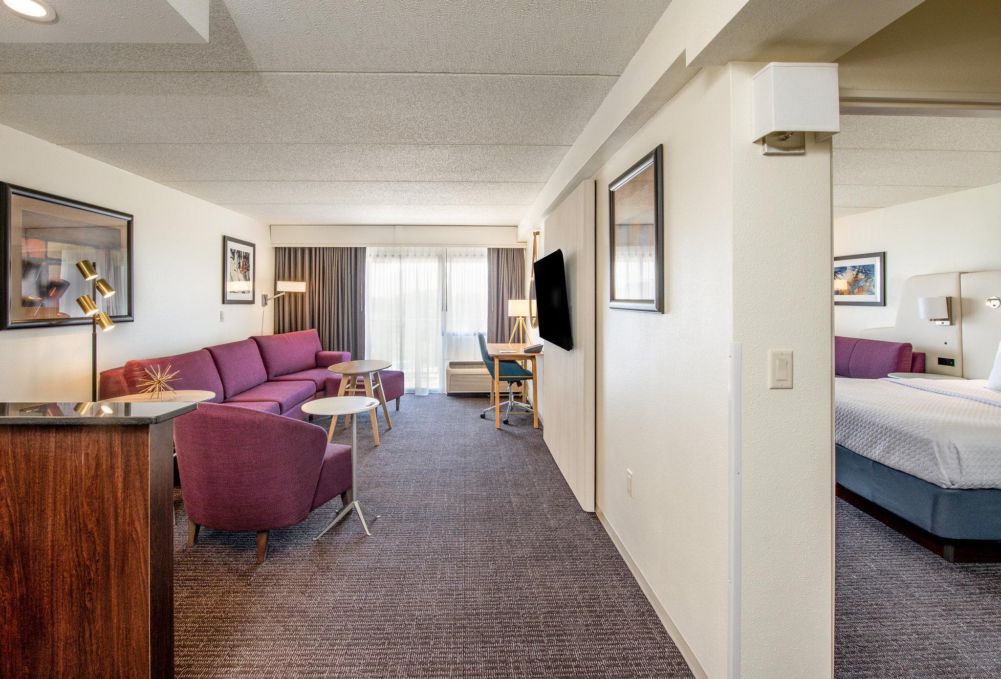 Hotel Crowne Plaza Milwaukee South By Ihg Exterior foto