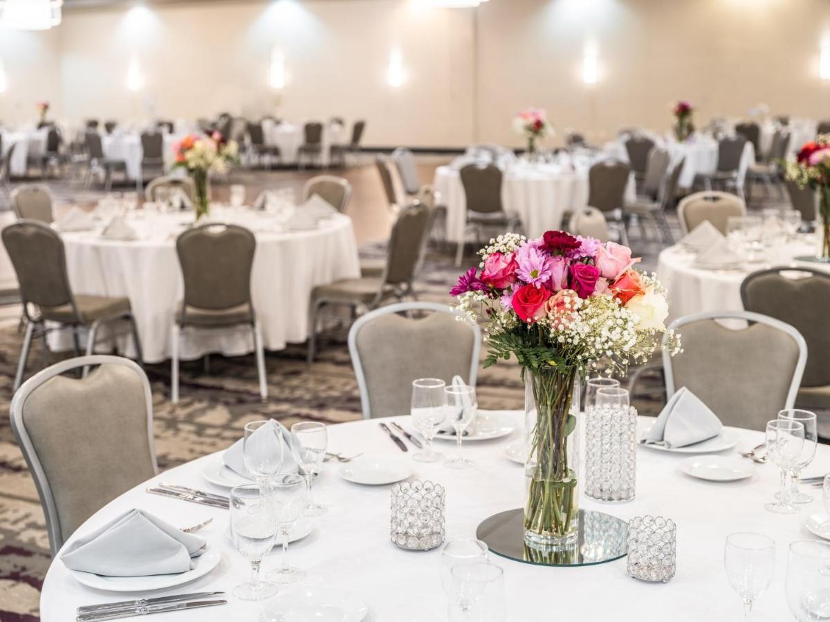 Hotel Crowne Plaza Milwaukee South By Ihg Exterior foto