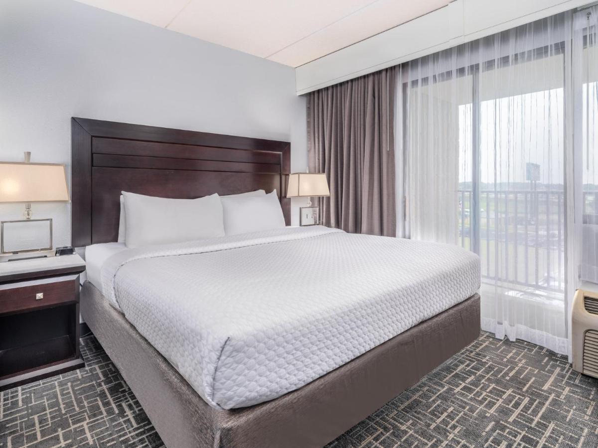 Hotel Crowne Plaza Milwaukee South By Ihg Exterior foto