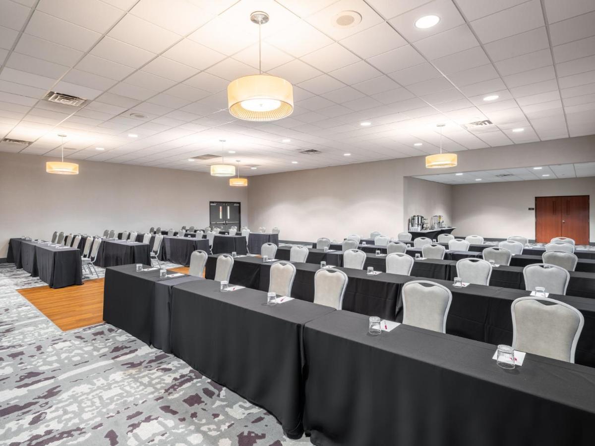 Hotel Crowne Plaza Milwaukee South By Ihg Exterior foto