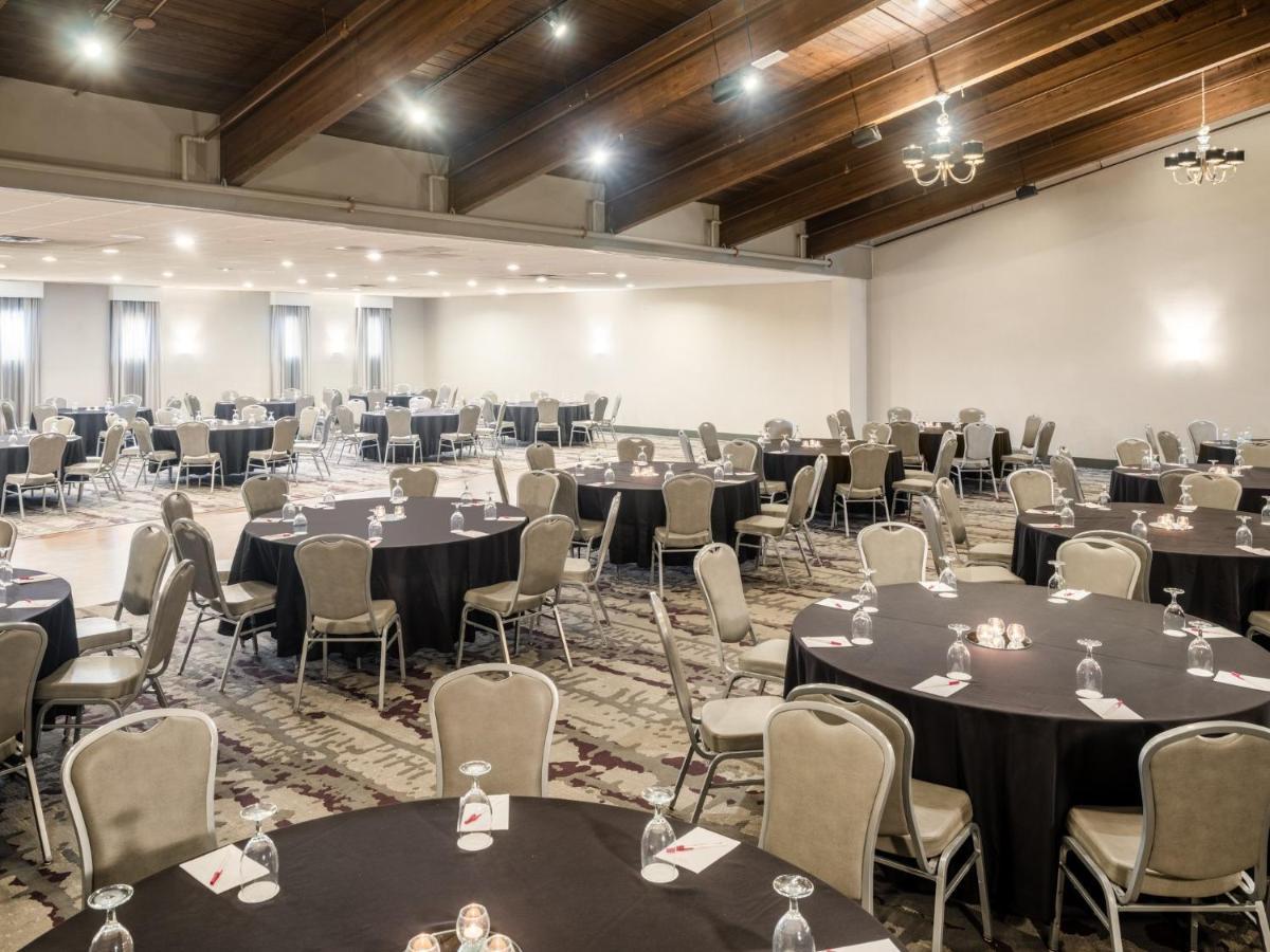Hotel Crowne Plaza Milwaukee South By Ihg Exterior foto